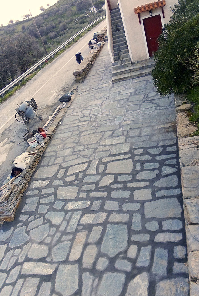 Παραδοσιακή πέτρινη πλακόστρωση